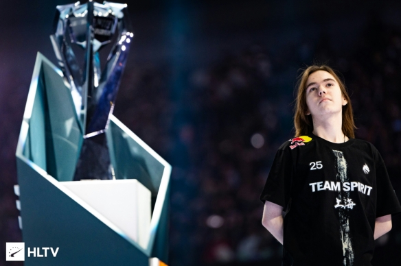 截止到上周为止，T1在联赛中的战绩为13胜1负 而这唯一的一负，正是输给了当时经历三连败的HLE