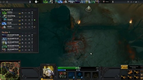 JD Gaming 和 Oh My God 在五场比赛中奋战并赢得了比赛，以 2-0 的战绩晋级淘汰赛阶段。